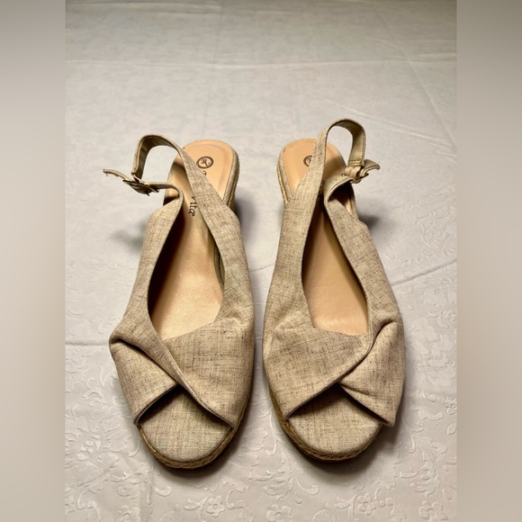 Stylish Beige Wedge Sandals - Picture 3 of 9
